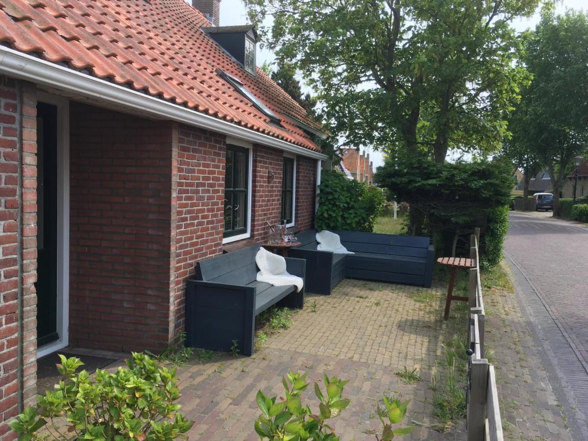 Naar Zee op Ameland Buren  Buitenkant foto